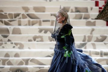 MADONA FEZ 60 ANOS